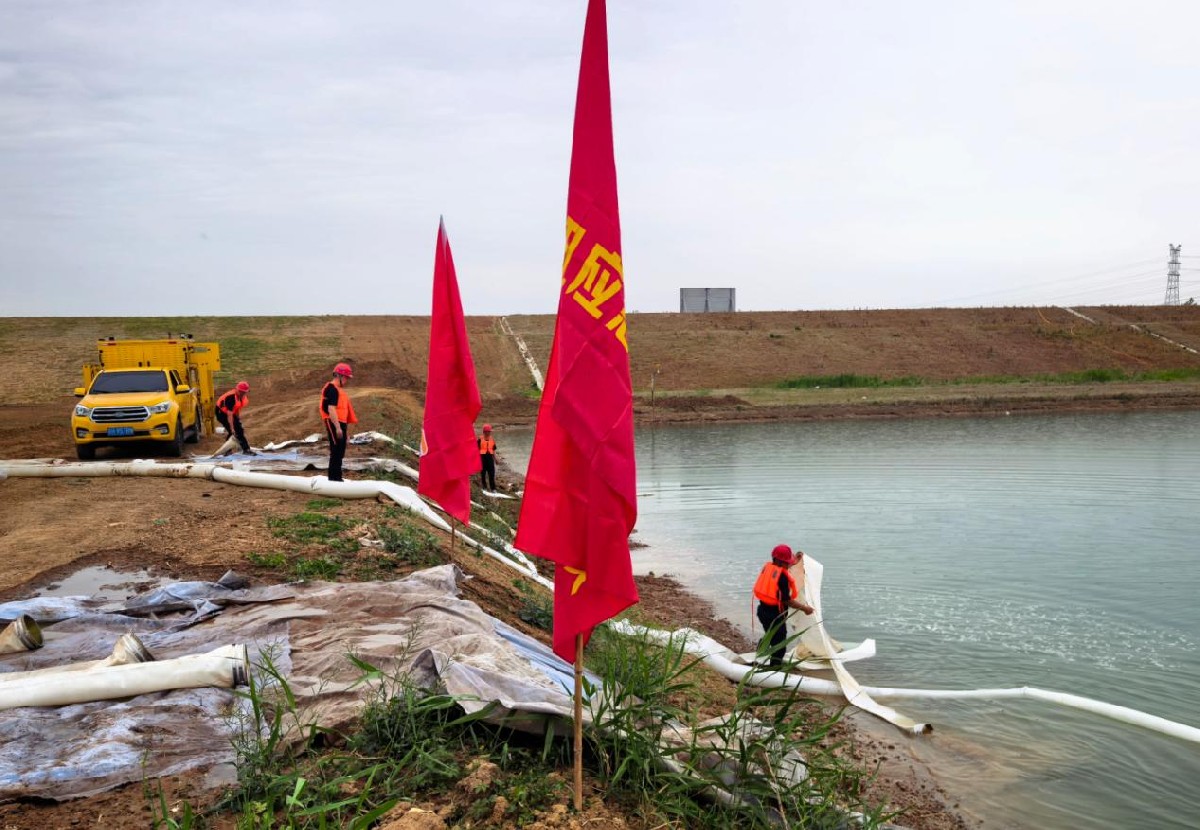 闻令而动 以练为战——江苏省防汛应急抢险淮安队组织抢险拉练